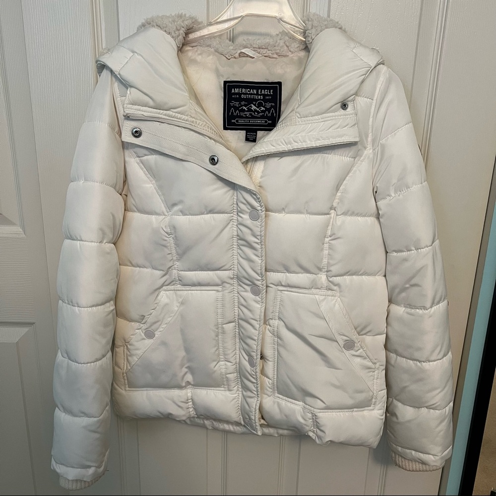 American Eagle cream hooded puffer jacket